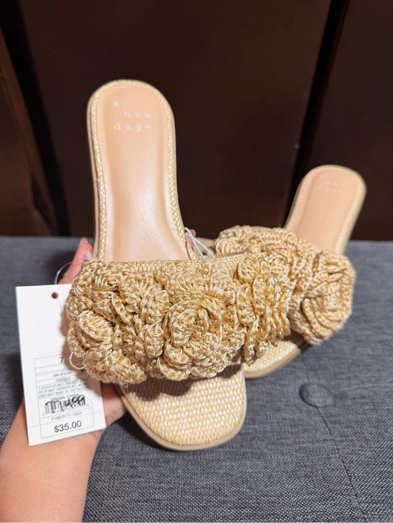 a new day Shoes - A New Day Coco Tan Raffia Flower Slide Sandals [Size7]